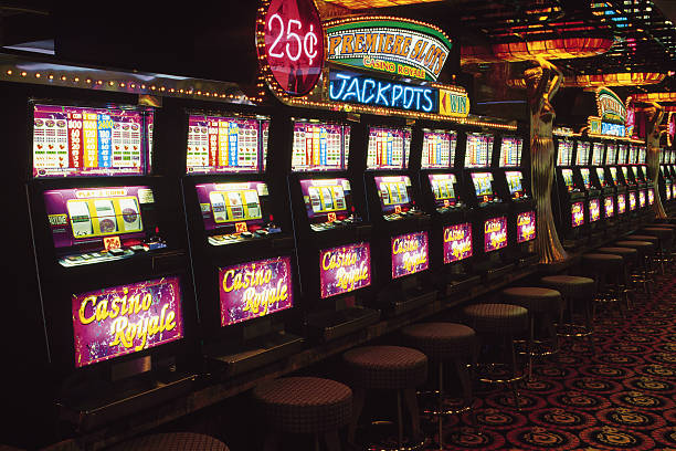Tarung Mesin gameplay interface on mobile showing spinning reels and bet controls